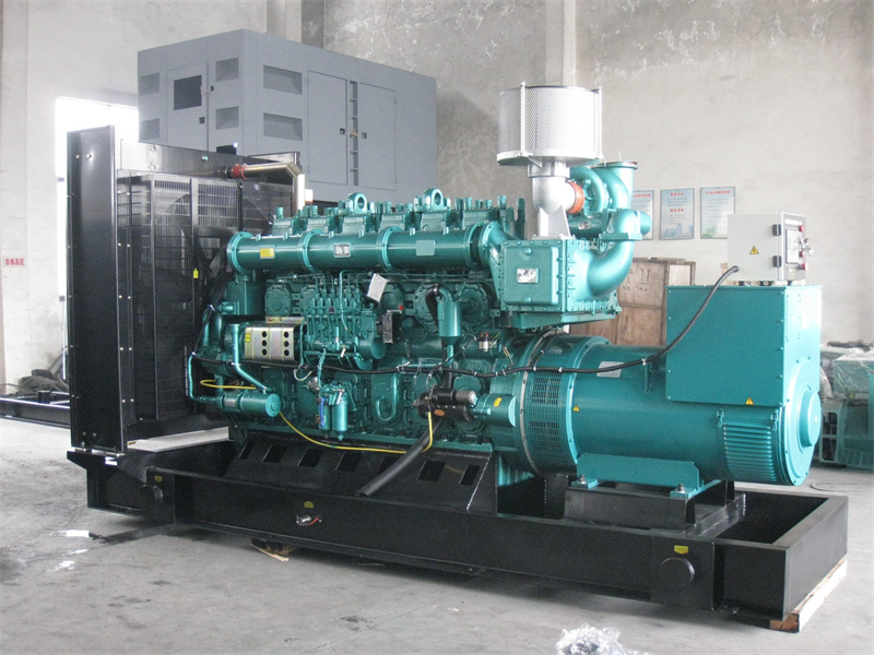 甘肃200KW 柴油发电机的油耗是多少？